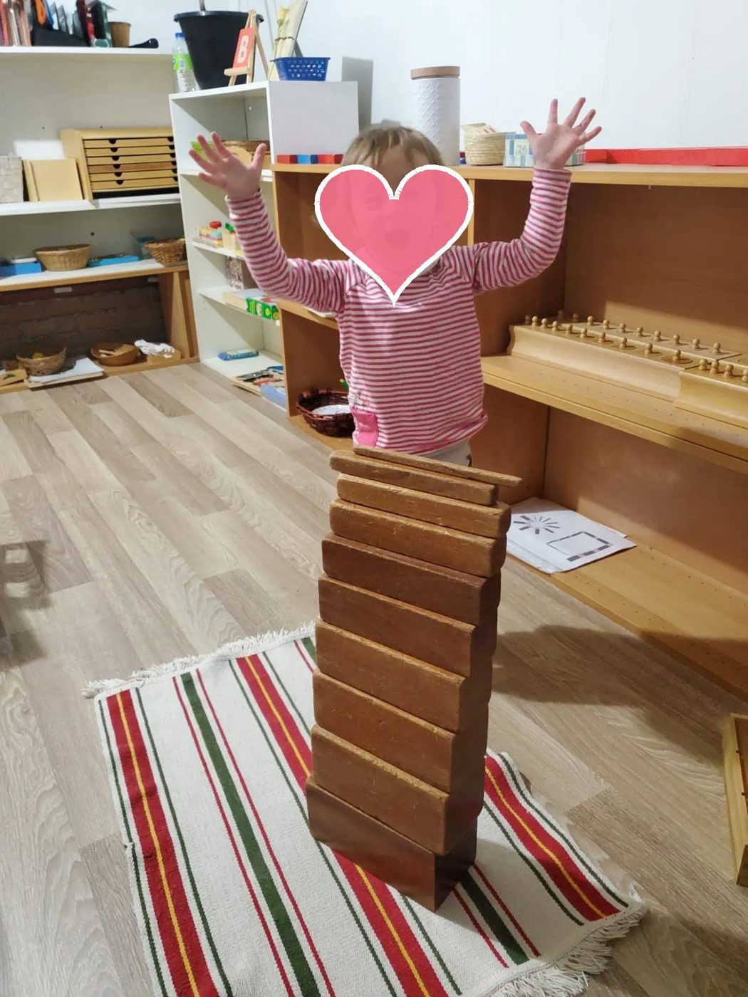 L'escalier marron Montessori — Les Aventuriers d'Anjou